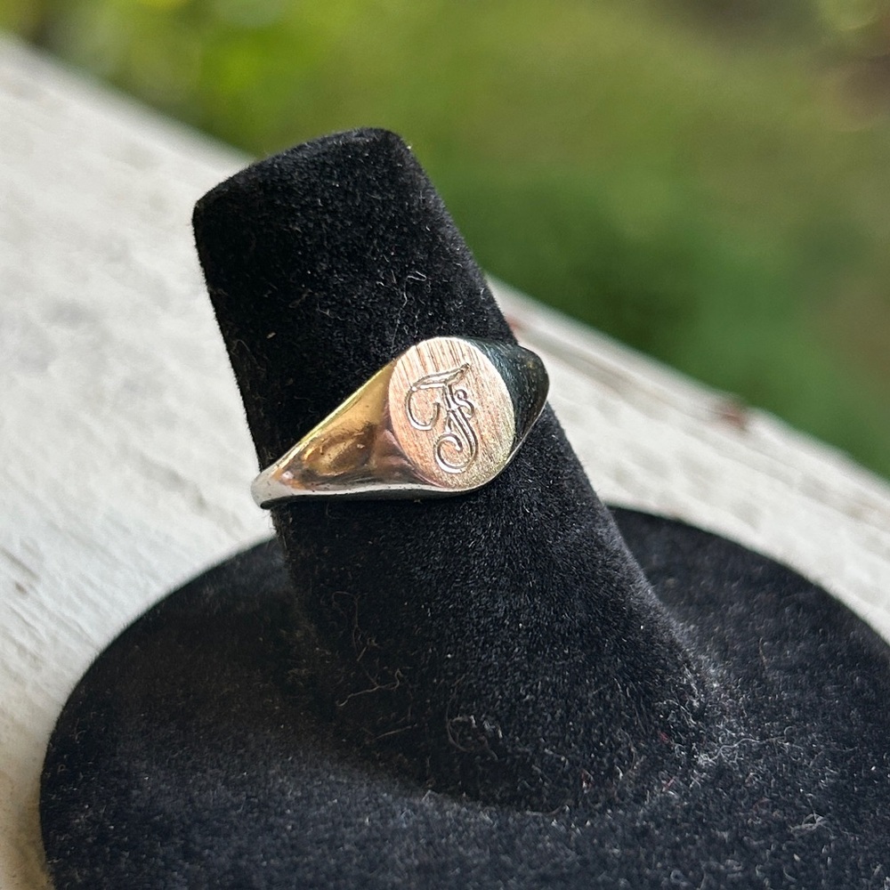 UNCAS VINTAGE Sterling Silver signet ring “F” initial ring